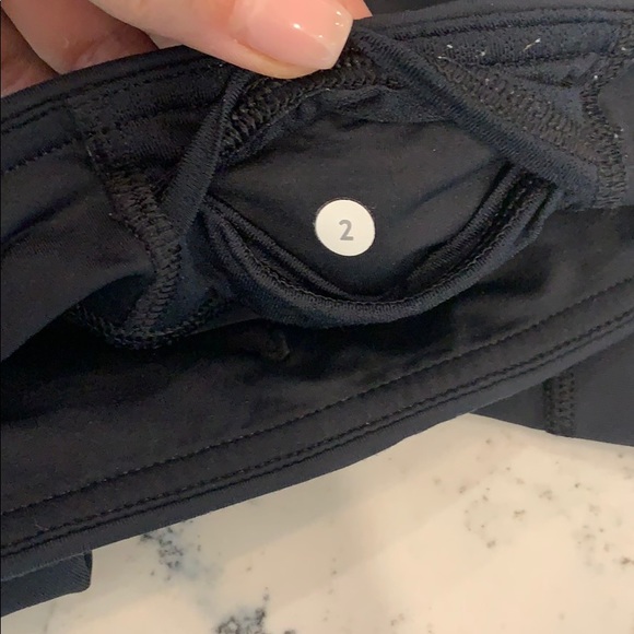 Lululemon crop - size 2 - Picture 4 of 4